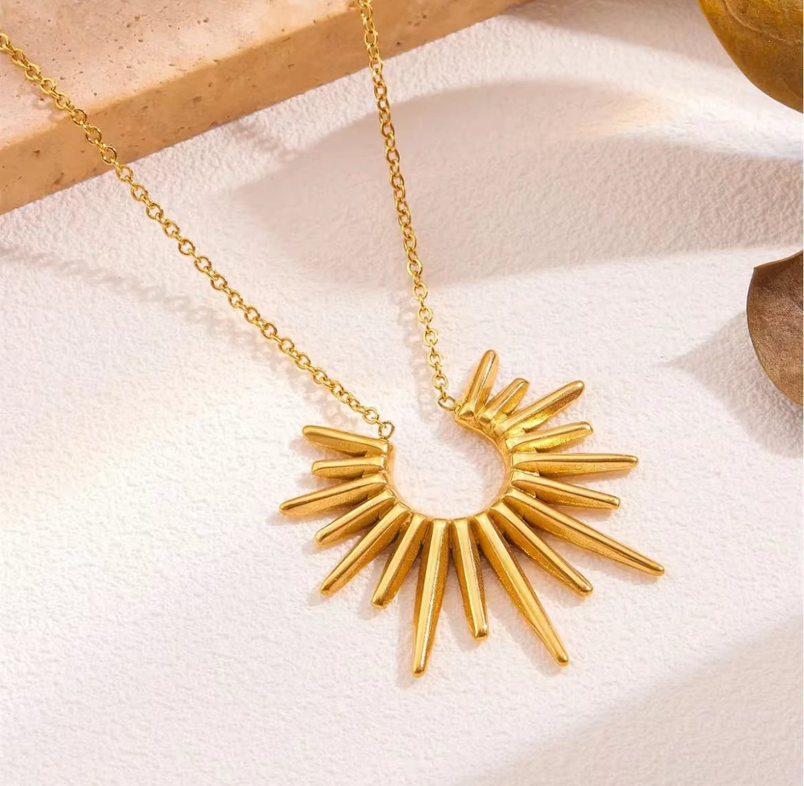 Bold Radiant Sunburst Statement Necklace – Gold Plated