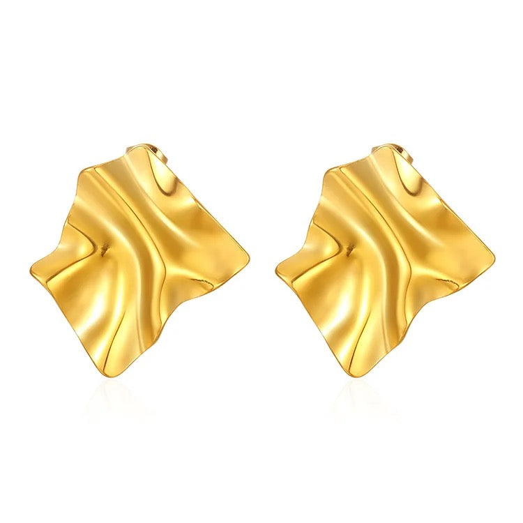 Abstract Crumpled Stud Earrings – Gold-Tone Imitation Jewellery