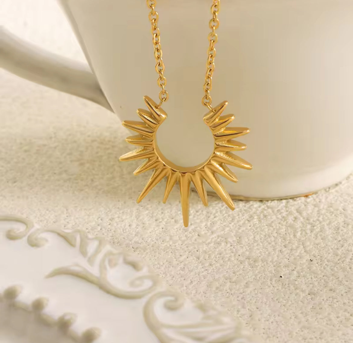 Bold Radiant Sunburst Statement Necklace – Gold Plated